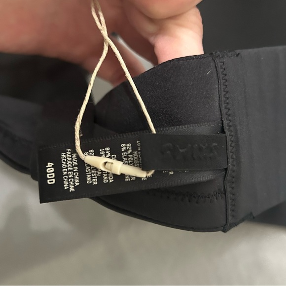 NWT SKIMS WIRELESS FORM T-SHIRT BRA - Picture 5 of 9